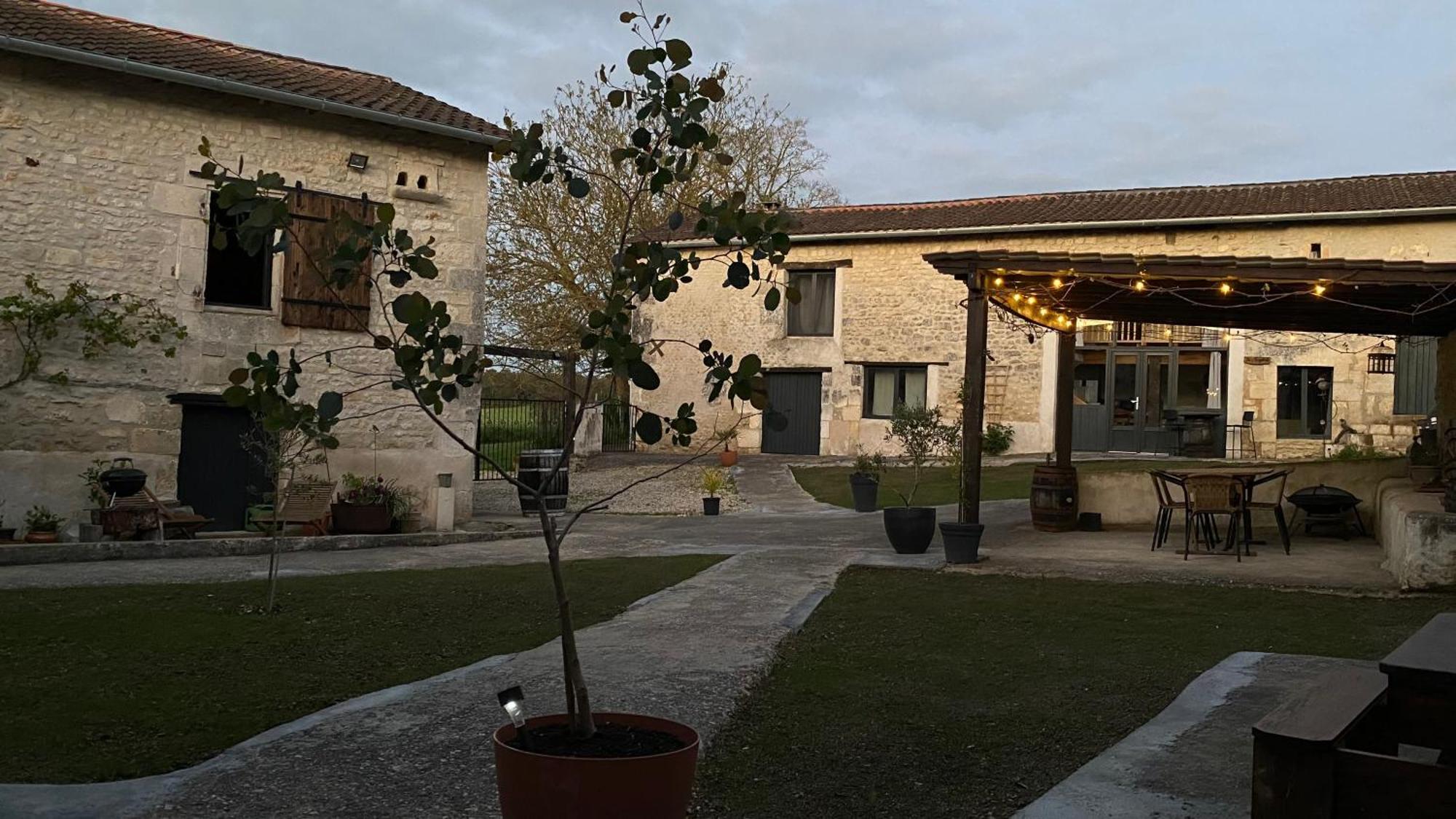 Metairie Des Gacheries Champagne-et-Fontaine Buitenkant foto